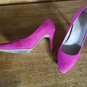 Kelly & Katie size 6 pink pumps